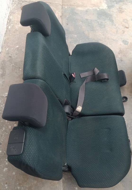 vitz seats orignal japani complete set Rs 35000 3