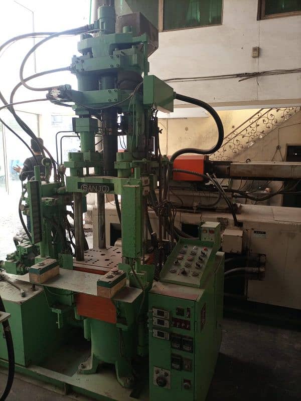 Nigata CND 30 Ton Vertical Injection Moulding 4