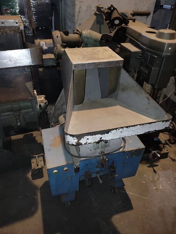 Nigata CND 30 Ton Vertical Injection Moulding 11