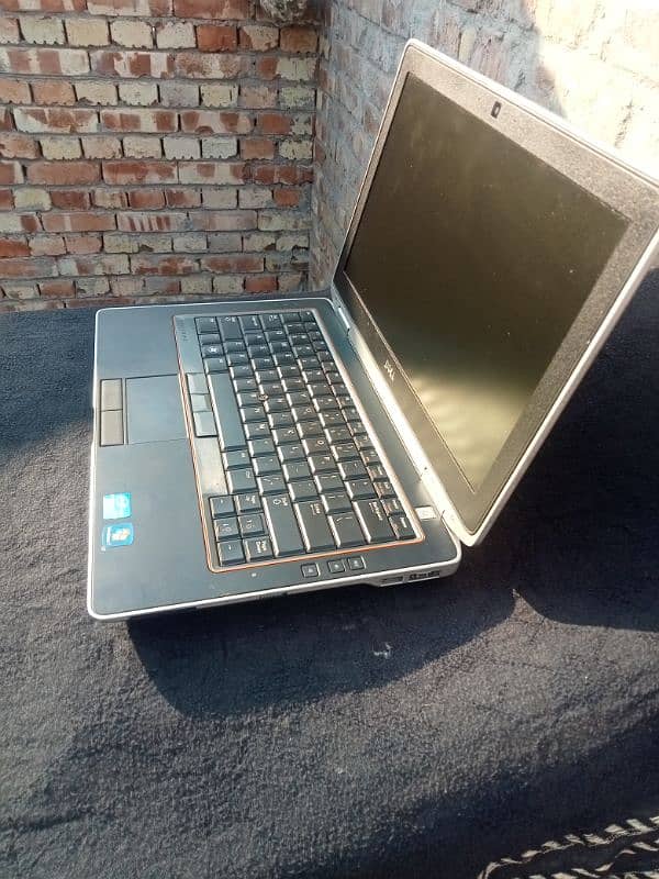 DELL LATITUDE 6320 1