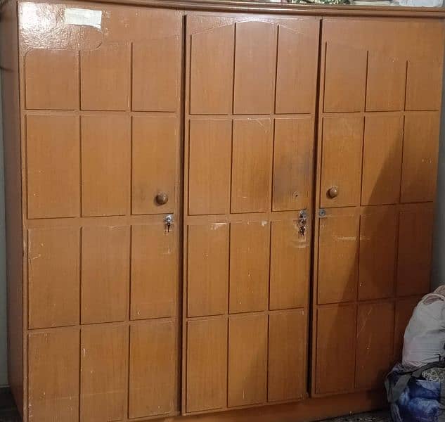 3 door wooden almari/cupboard 1