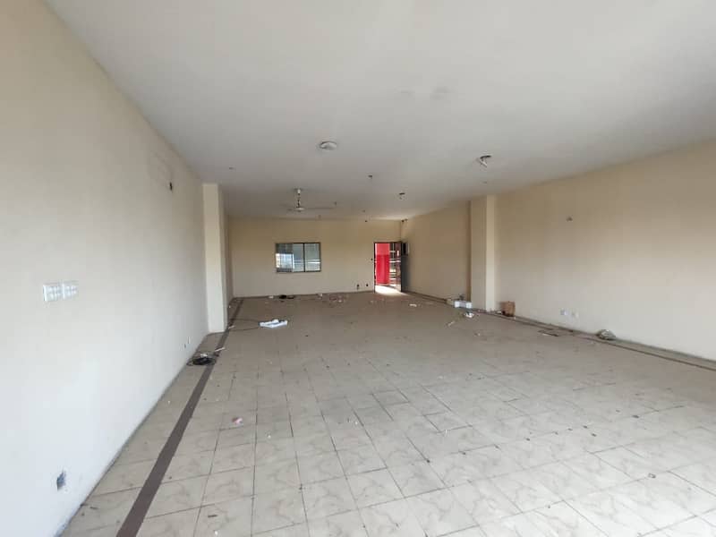 Ideal 1125 SqFt Office for Rent on Main Boulevard Gulberg Lahore 5