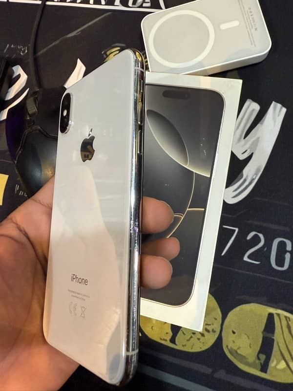 iPhone XS White Non PTA Mint Condition 4