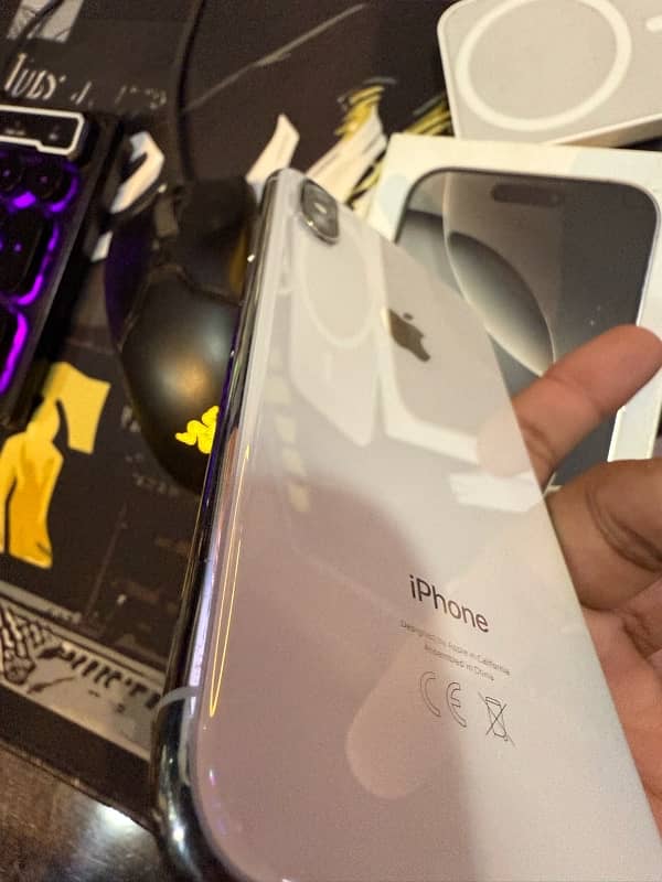 iPhone XS White Non PTA Mint Condition 9