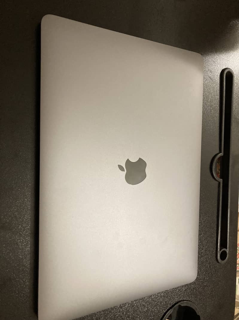 MacBook Air M1 2020 (Deep Scratch On screen) 0