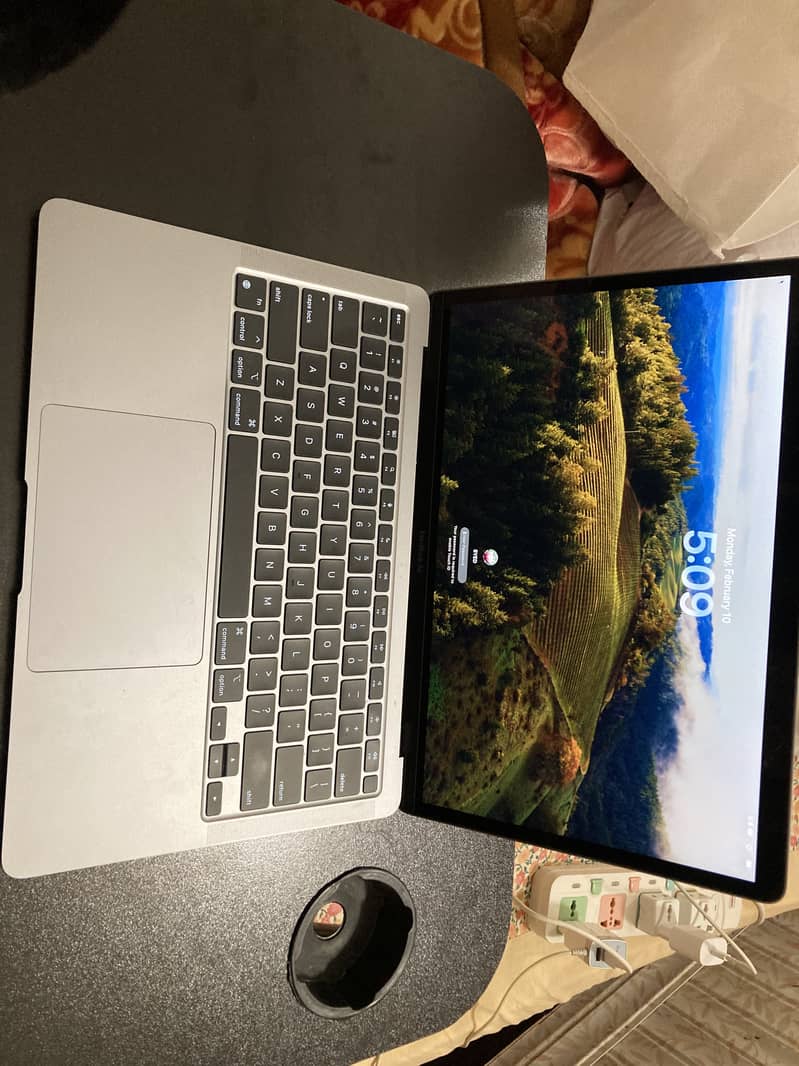 MacBook Air M1 2020 (Deep Scratch On screen) 1