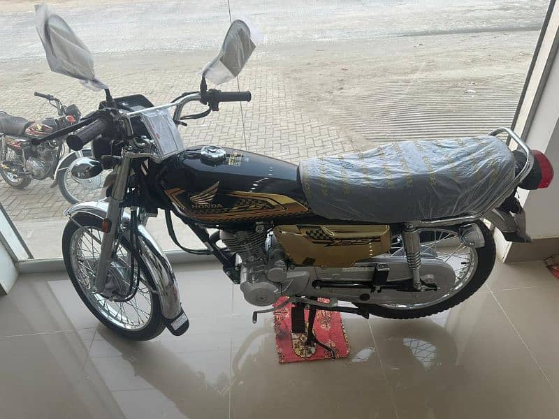 Honda CG 125 2025 Gold 0