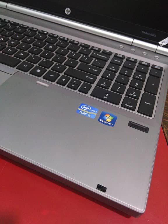 HP Elitebook 8560p Core i5 best for graphic desinging 4