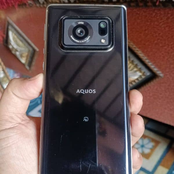 Aquos r6 12 I 128 4