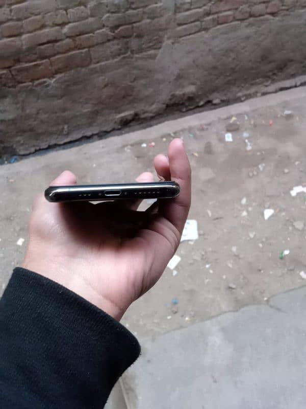 iPhone xs 10/10 condition 5