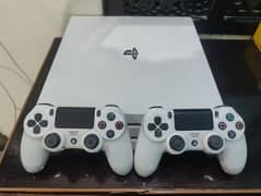 PS4 pro 1tb 2 controller