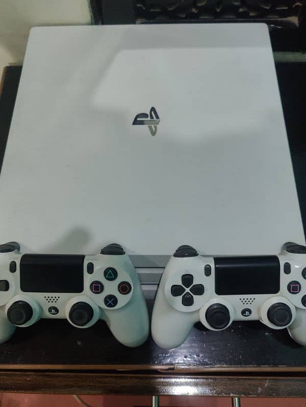 PS4 pro 1tb 2 controller 1