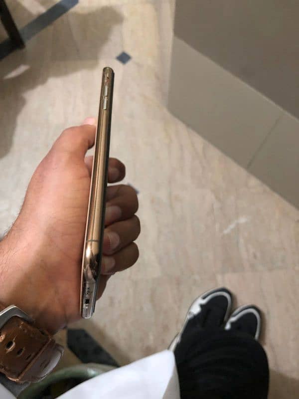 iphone  XS max pta approved 4