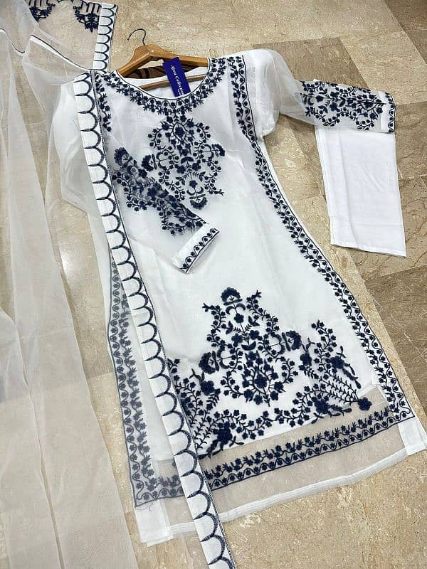 ladies embroidery suits 0