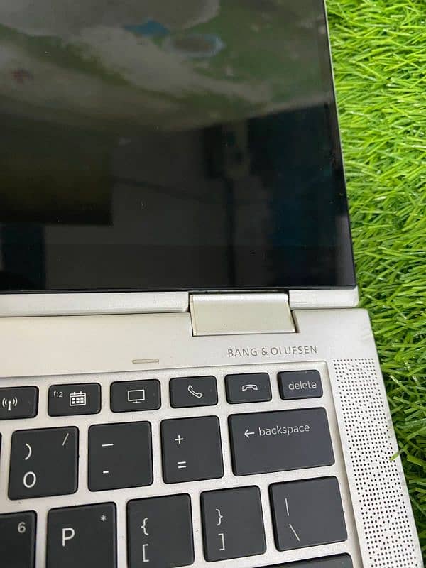 HP ELITEBOOK 1030 G3 4