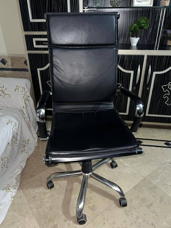 Executive Revolving Chair 5