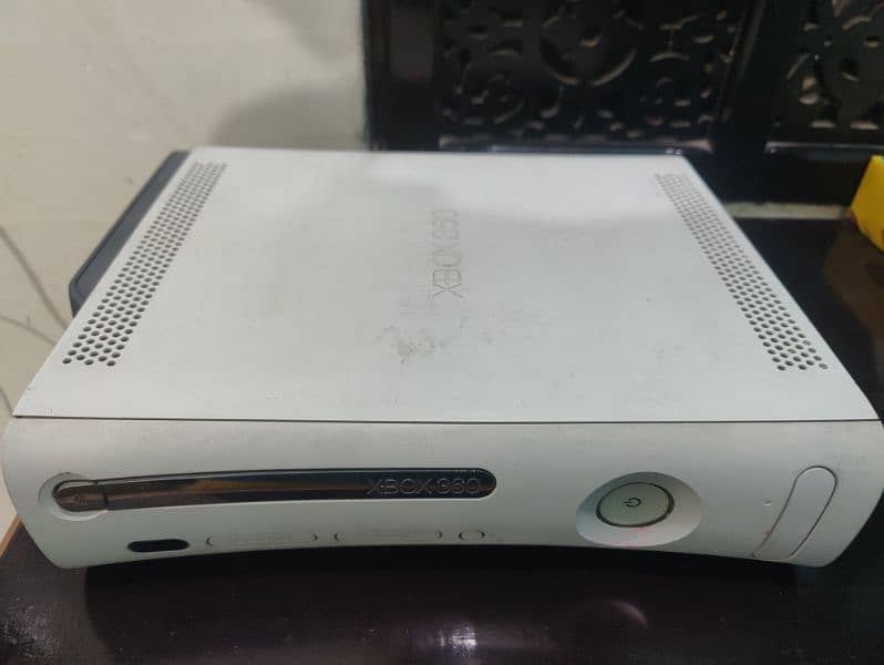 Xbox 360 with 2 controller 1