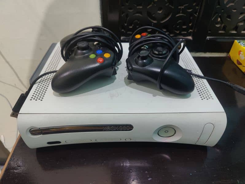 Xbox 360 with 2 controller 2