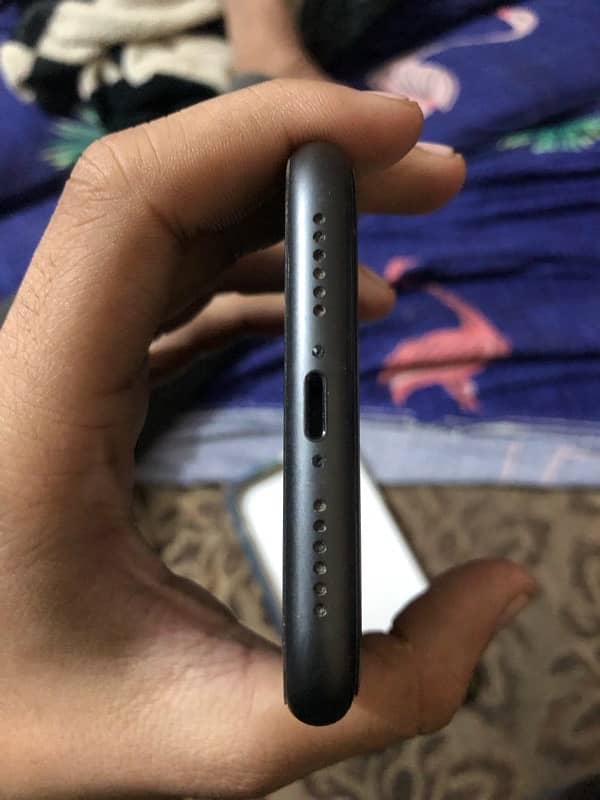 iPhone 11 factory unlocked 2