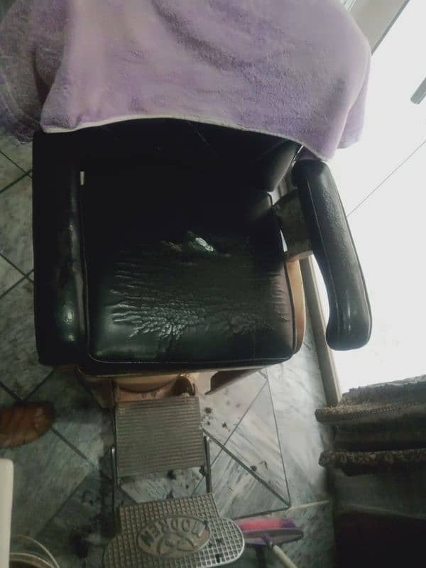 2 saloon chars and saloon accessories good condition 2