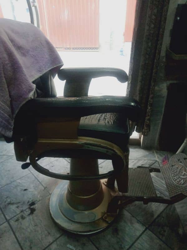 2 saloon chars and saloon accessories good condition 3