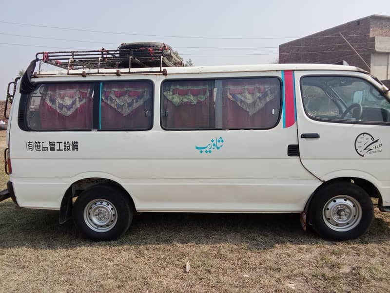 Toyota Hiace 1990 4