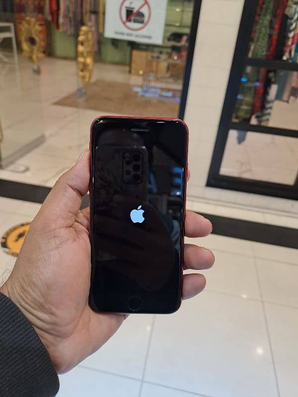 iphone se 2 red color. 64gb non pta . B. H 85 0