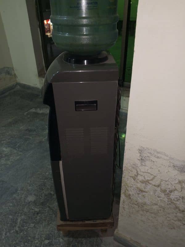 Water Dispenser Good Condition 1