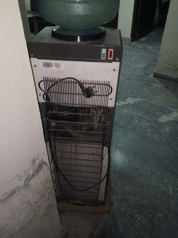 Water Dispenser Good Condition 2