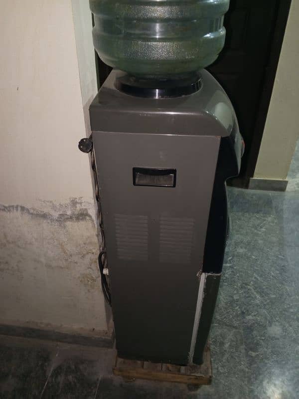 Water Dispenser Good Condition 3