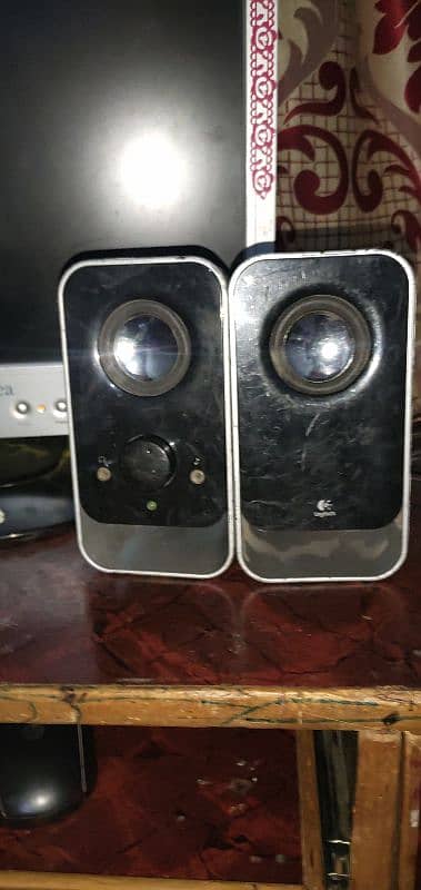 LG computer speakers 1