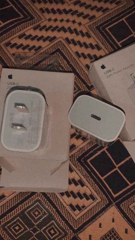 iphone 20w Adapter 2paice available hn c type only 850 0