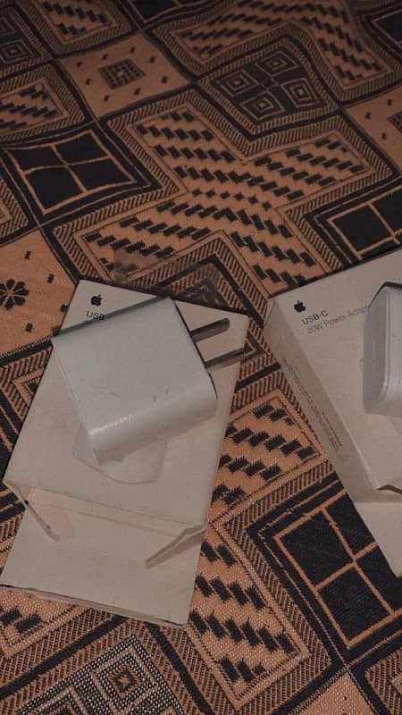 iphone 20w Adapter 2paice available hn c type only 850 2