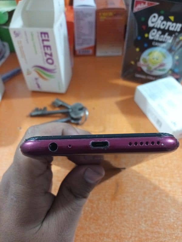 Infinix hot 10 4/64 2