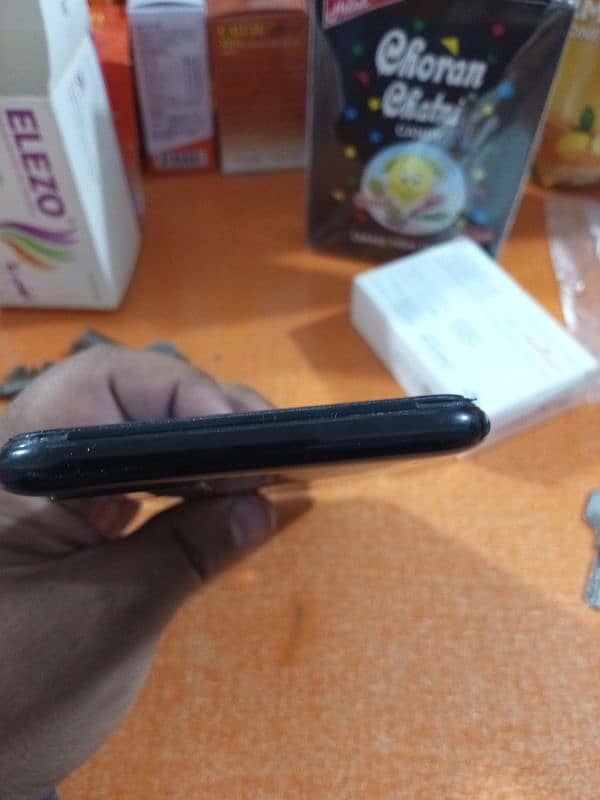 Infinix hot 10 4/64 3