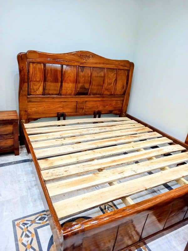 King Size Solid wood bed set new condition 032l///5l2///0593 3