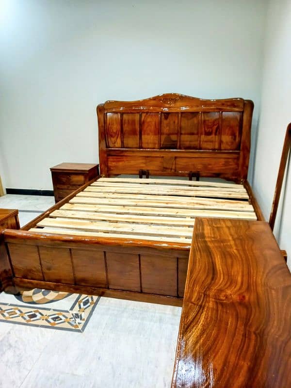 King Size Solid wood bed set new condition 032l///5l2///0593 5