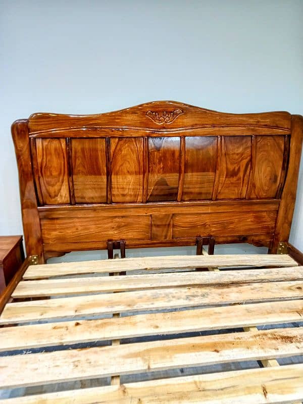 King Size Solid wood bed set new condition 032l///5l2///0593 7