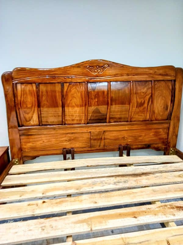 King Size Solid wood bed set new condition 032l///5l2///0593 9