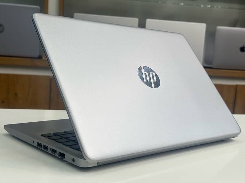 HP NOTEBOOK 245 G9 14” ( RYZEN -7 - 5825U ) 8 GB RAM - 256 GB SSD 3