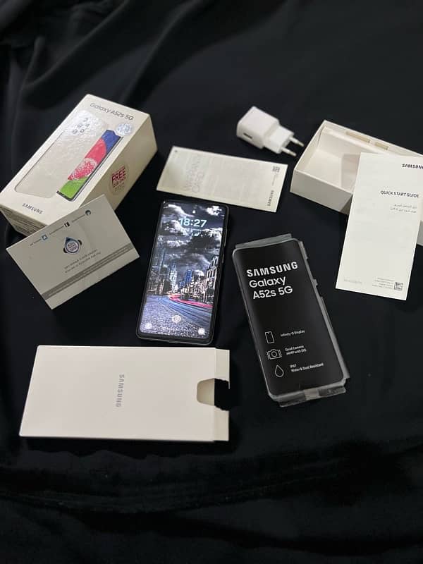 SAMSUNG A52s 5G 10/10 CONDITION WITH BOX AND CHARGER 12