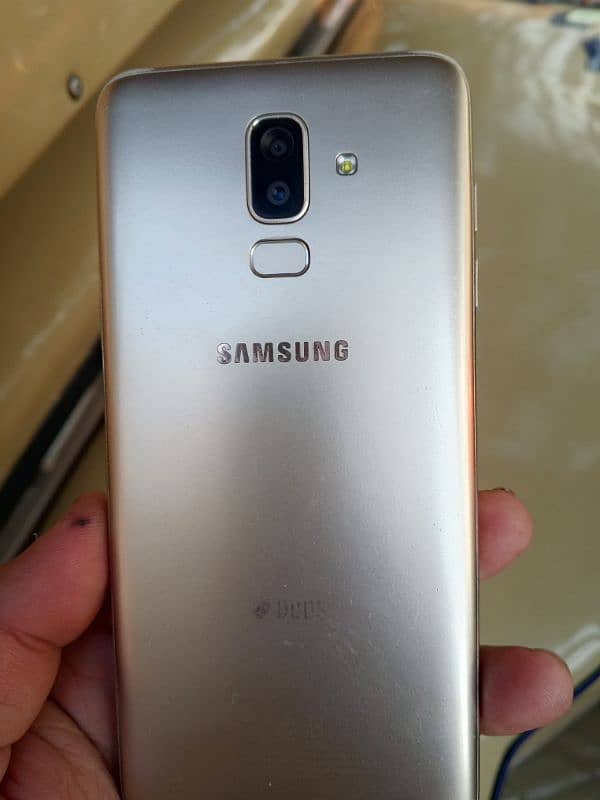 Samsung Galaxy j8 2018 1