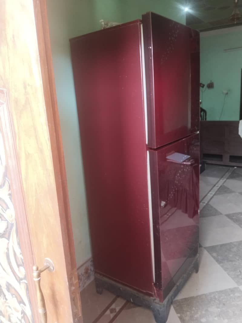 Large size fridge for sale in layyah 0