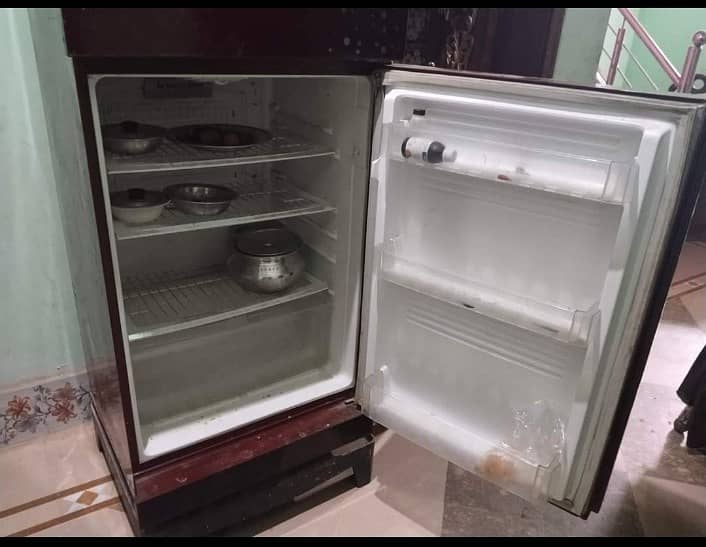 Large size fridge for sale in layyah 2