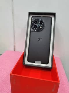 oneplus 11 (16+256) with original box and charger