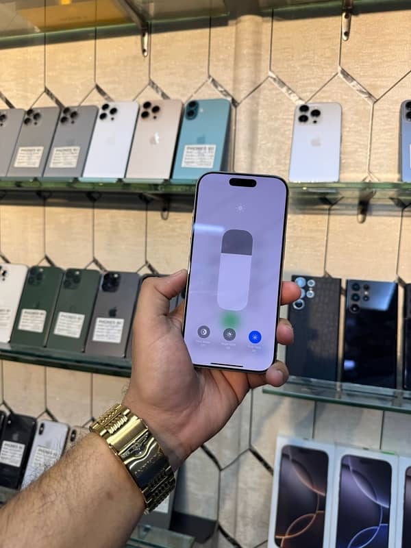 I phone 16 pro 128gb HK model physical dual Sim time available 7