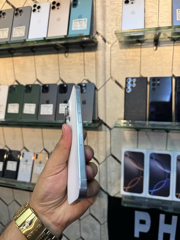 I phone 16 pro 128gb HK model physical dual Sim time available 9