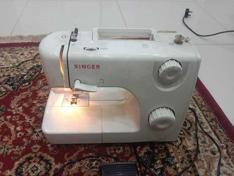 beautiful singer sewing machine 0