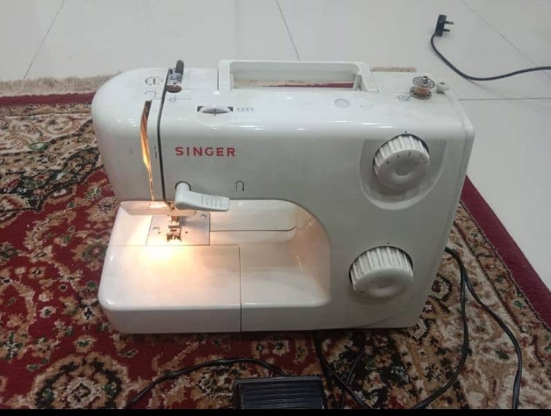 beautiful singer sewing machine 3