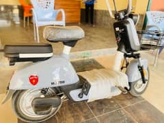 Yadea Metro LY Electric Scooty